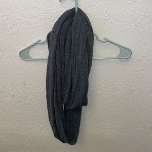 Brandy Melville grey scarf
